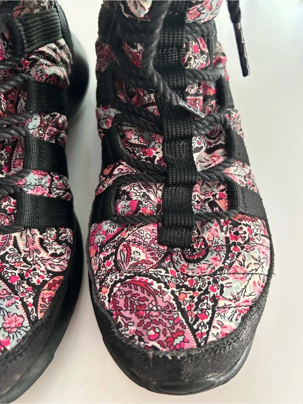 Nike Women's Roshe Run Hi Sneakerboot QS Liberty of London